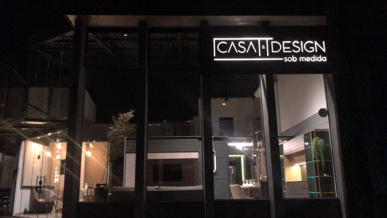 Fachada da loja Casa & Design na Alameda Professor Lucas Nogueira Garcez, Jardim Paulista, em Atibaia